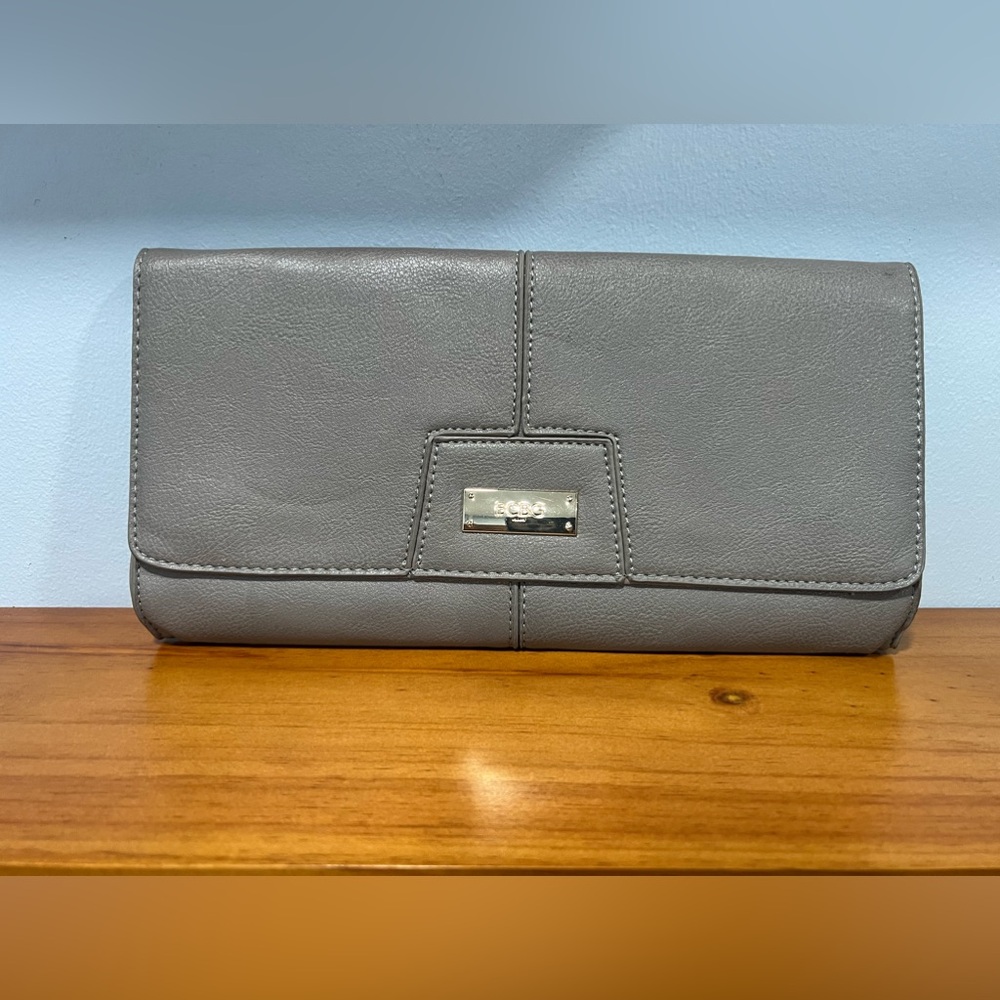 BCBG Paris GREY Vegan Faux Leather Clutch Bag Purse Pre Loved SEE PHOTO DEFECTS
